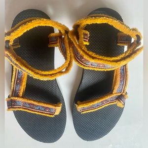 Teva Women's Original Universal Sunflower Maressa Festival Sandal Size 7